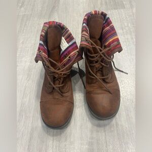 American Eagle AE Brown Lace Up Boots Multicolor Aztec Stripe Fold Size 8.5
